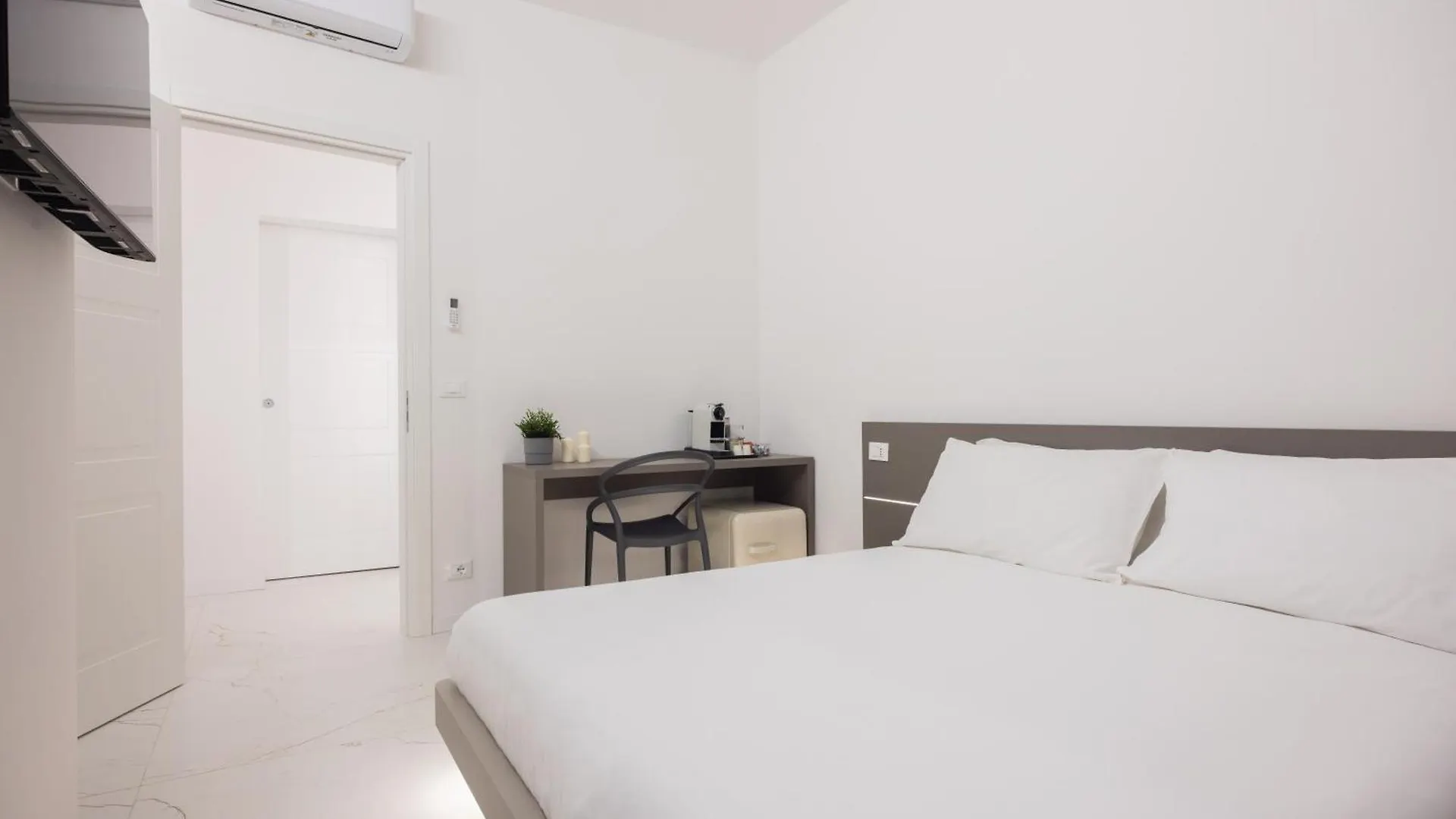 Excelsior Station Suite Bologna 0*,  Italy