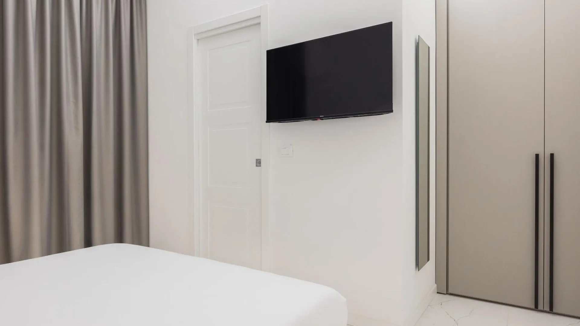 Excelsior Station Suite Bologna 0*,  Italy