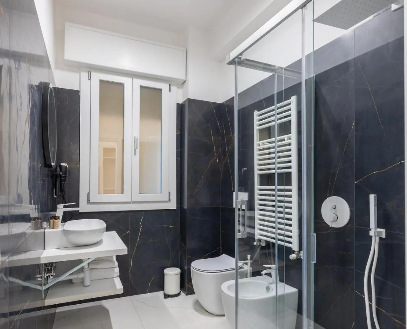 Excelsior Station Suite Bolonya Konukevi