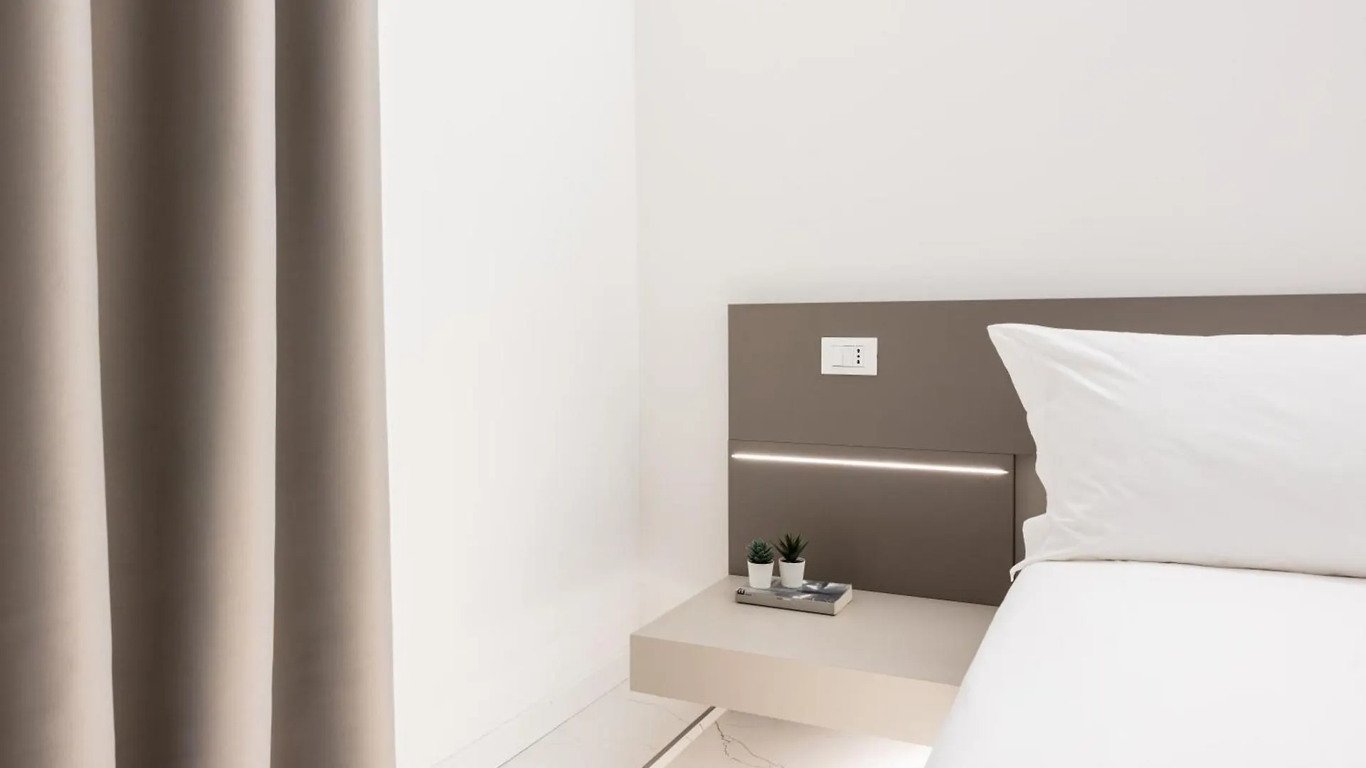 Excelsior Station Suite Bolonya 0*,