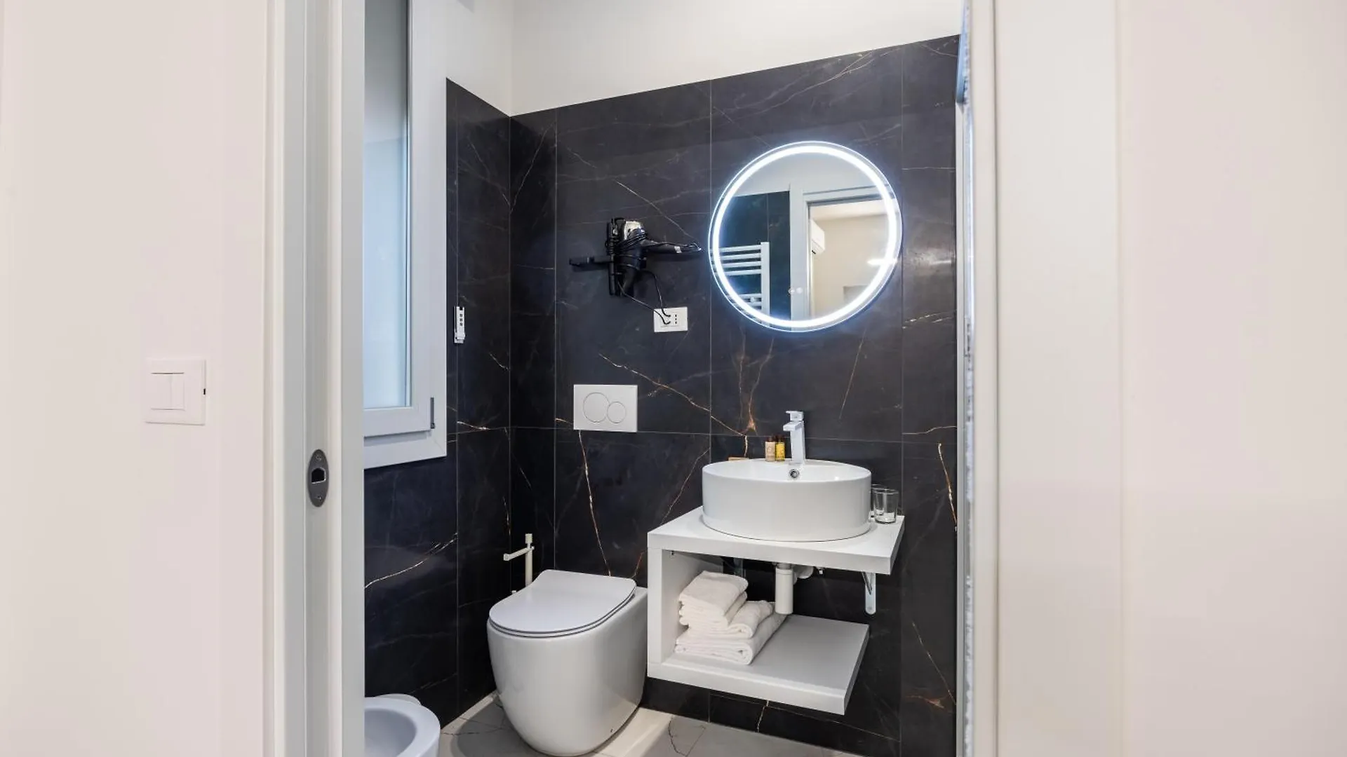 Konukevi Excelsior Station Suite Bolonya