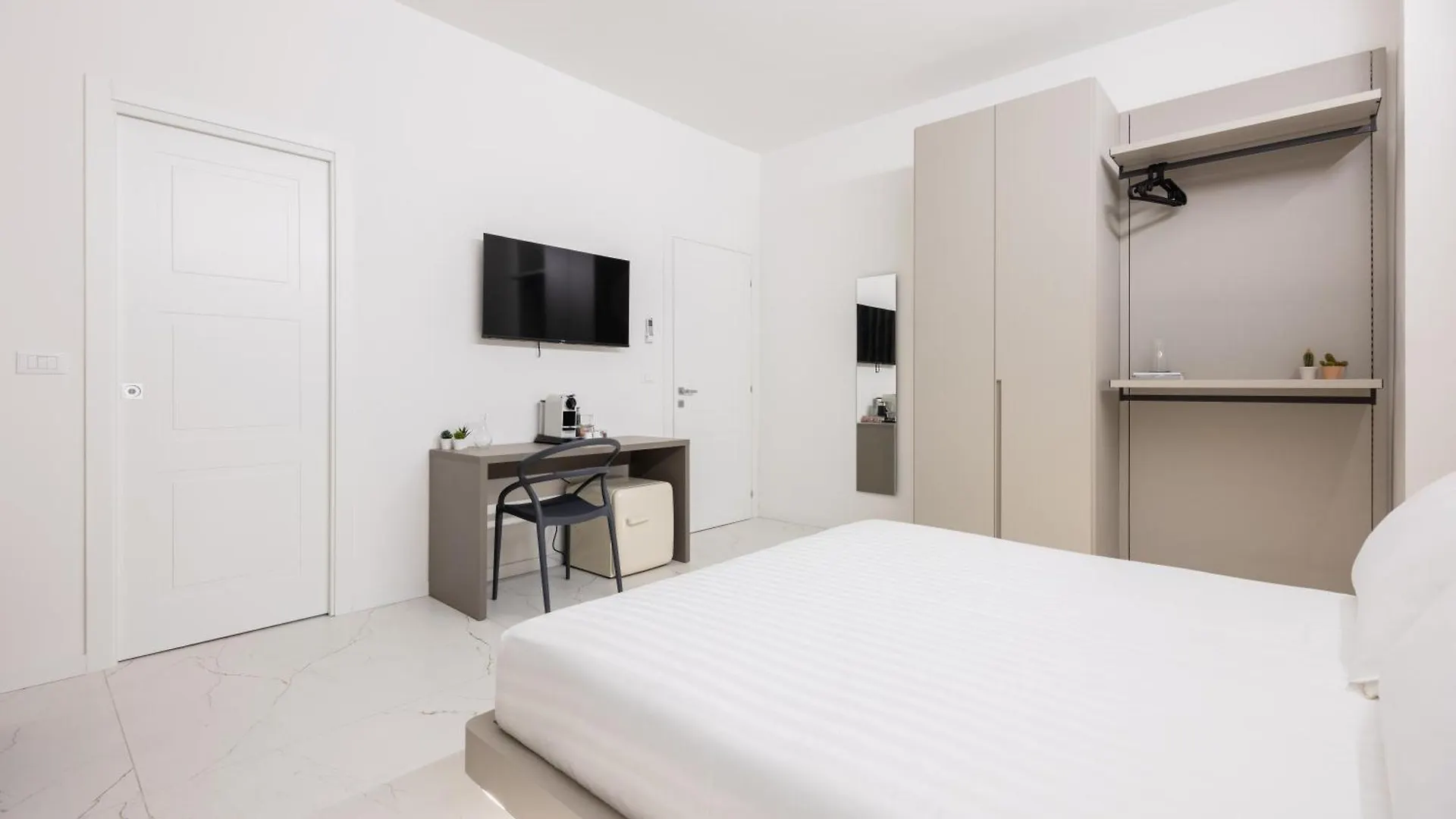 Konukevi Excelsior Station Suite Bolonya İtalya