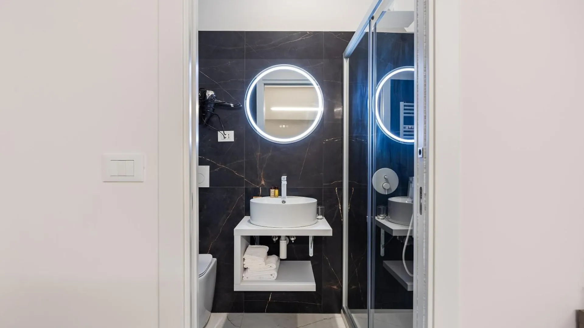 Konukevi Excelsior Station Suite Bolonya