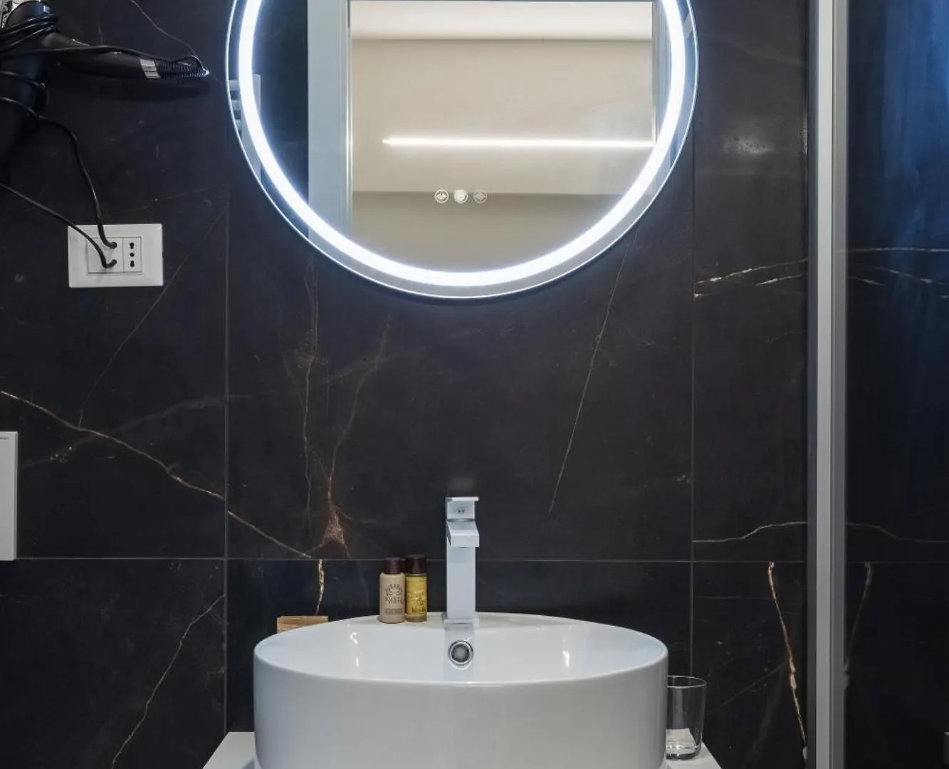 Excelsior Station Suite Bolonya 0*,
