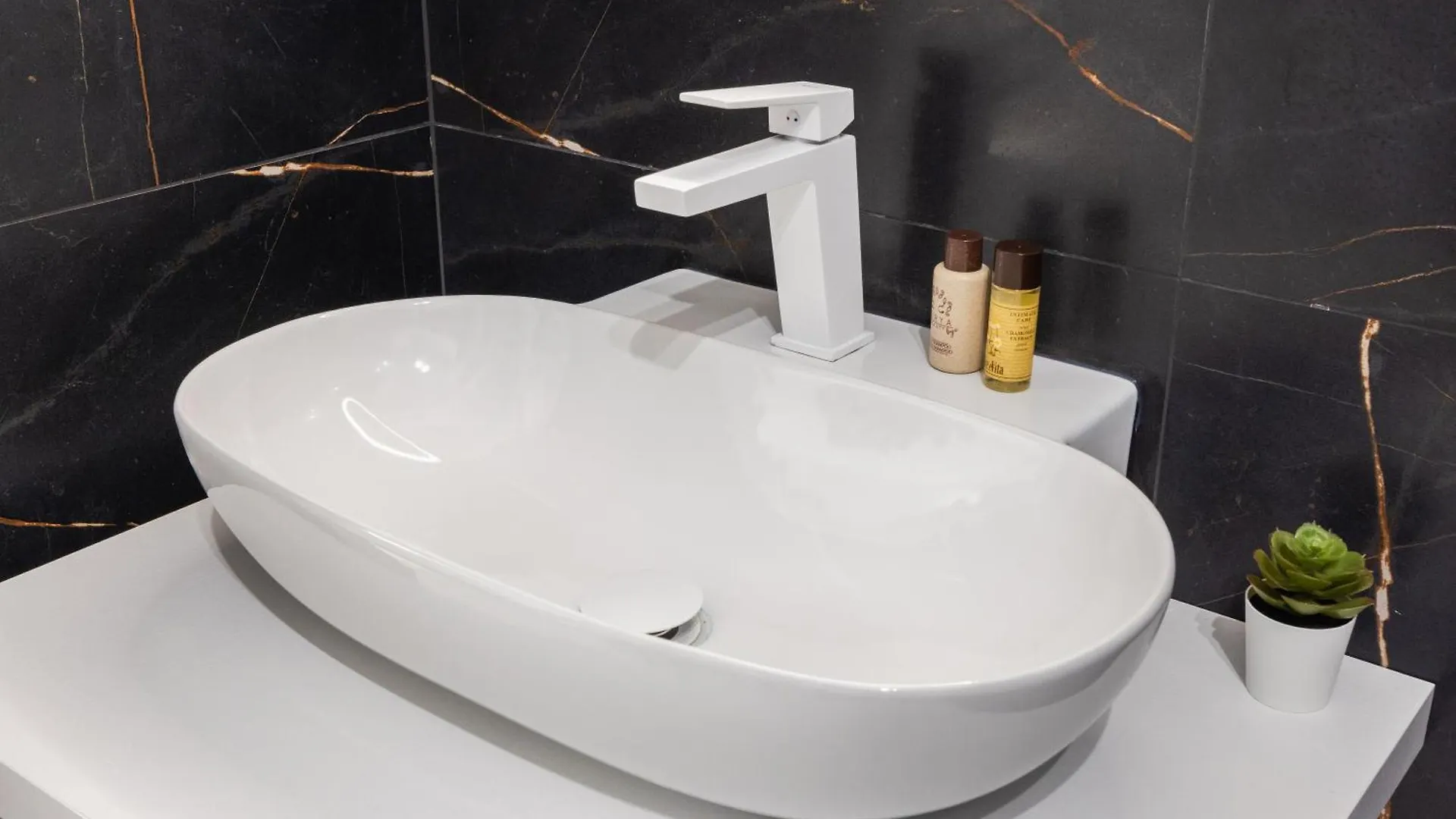 Excelsior Station Suite Bolonya
