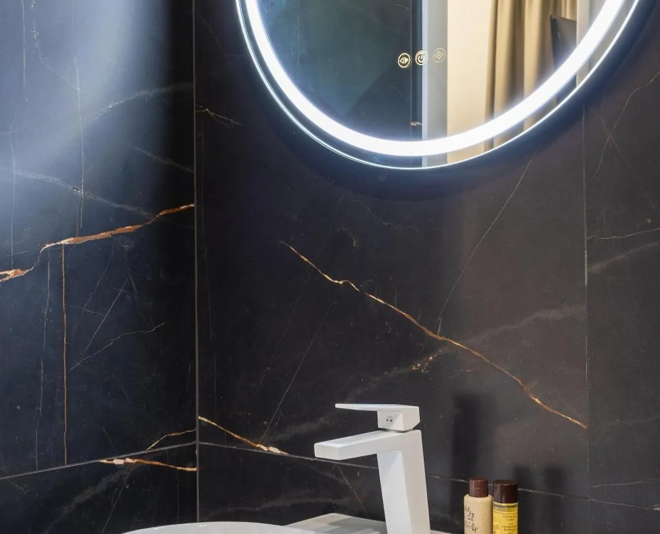 Excelsior Station Suite Bolonya 0*,