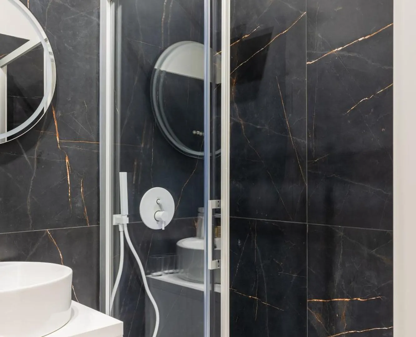 Konukevi Excelsior Station Suite Bolonya İtalya