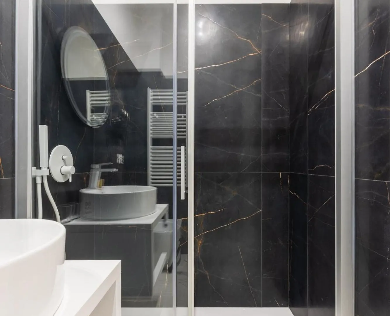Excelsior Station Suite Bolonya Konukevi