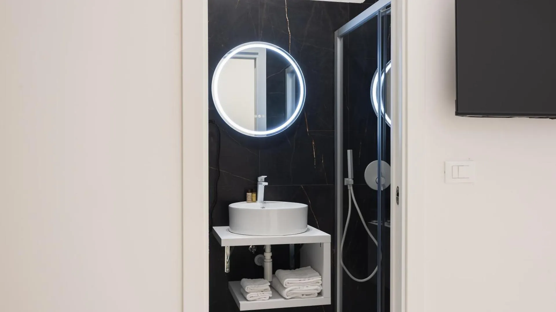 Excelsior Station Suite Bolonya 0*,  İtalya