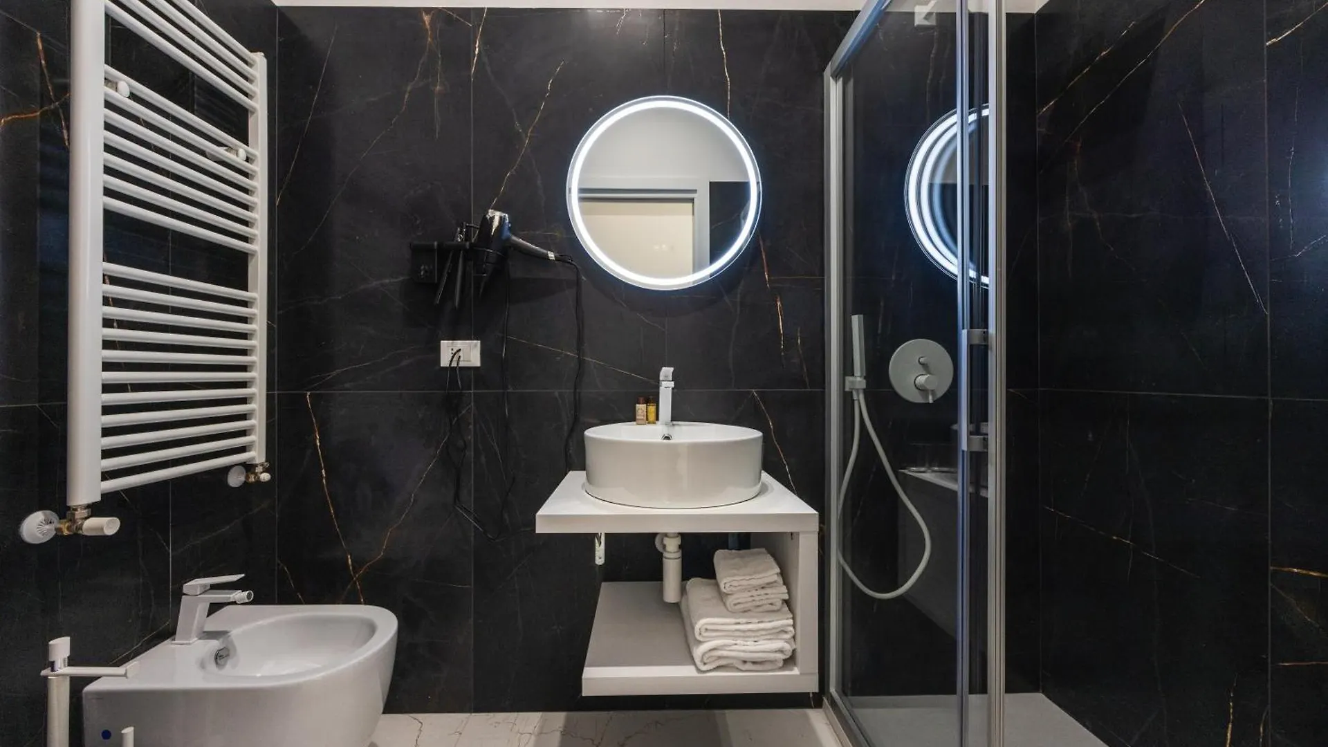 Konukevi Excelsior Station Suite Bolonya