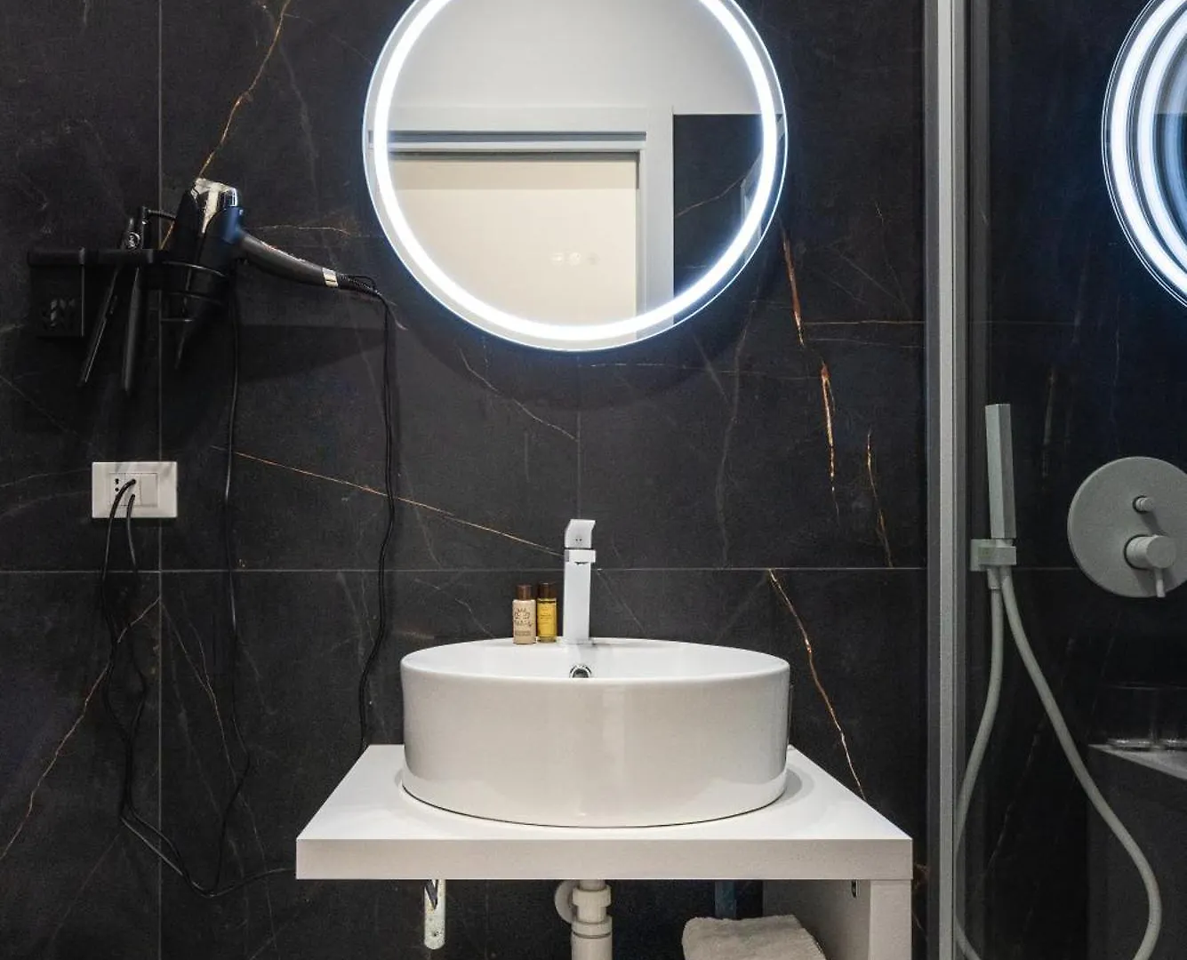 Excelsior Station Suite Bolonya 0*,  İtalya